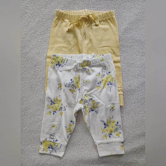 2 GAP Baby Outfit Sets in Soft Yellow/Yellow Floral - Picture 3 of 4